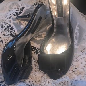 WHITE HOUSE BLACK MARKET, 7M, 21/2” black patent